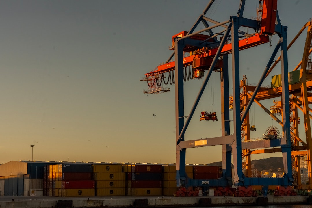 Navire porte-conteneurs au port